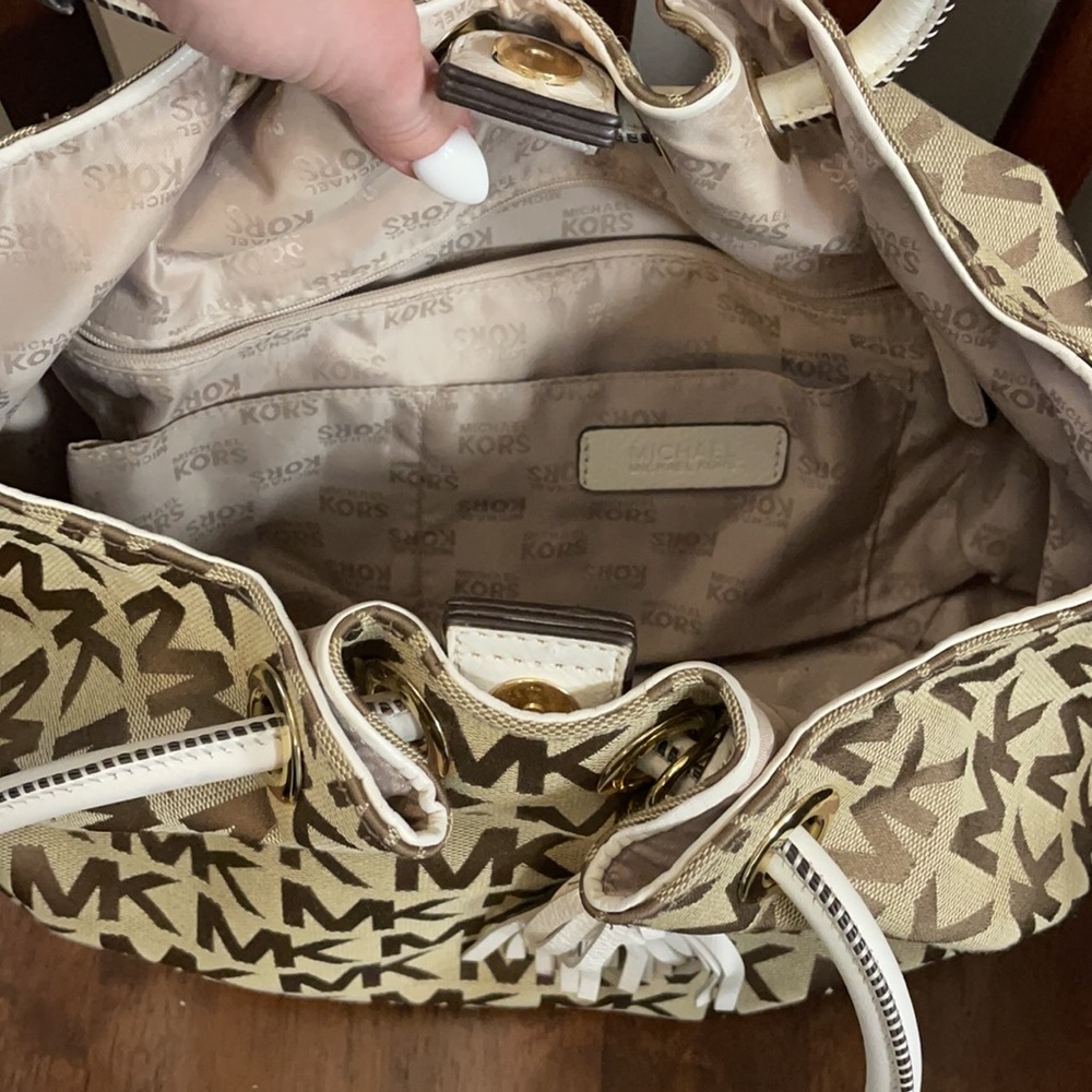 Michale Kors purse - Picture 4 of 5